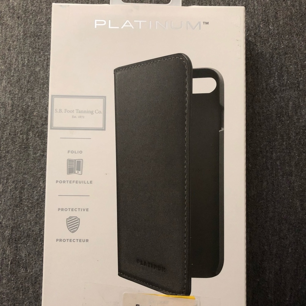 Like-New iPhone 7/8 Folio Phone Case